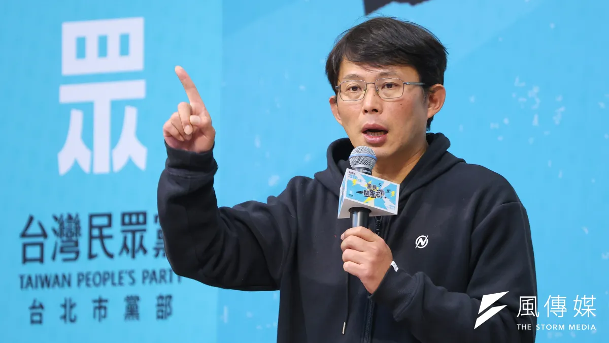 民眾黨團總召黃國昌批判,「綠能弊案橫行正是民進黨與綠友友們官商勾結下所產生的亂象,就考驗著司法檢調有沒有決心徹查,還是遇到綠色權貴就轉彎」。(資料照,顏麟宇攝)