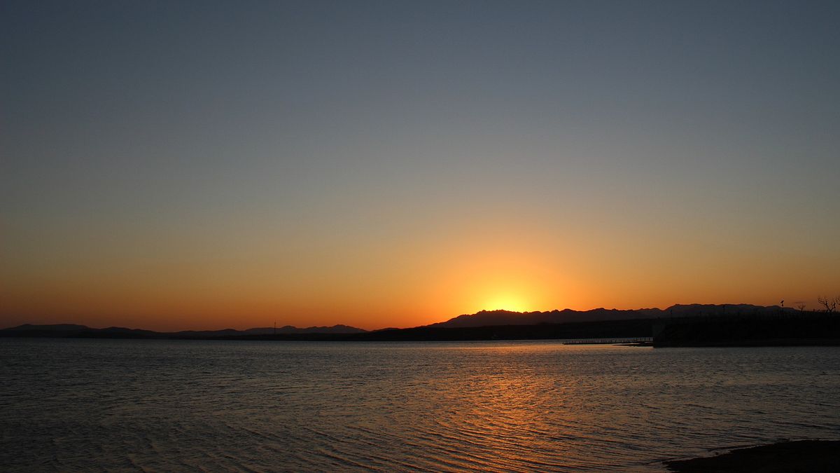 Toast each sundown with wine.(取自tiezhuang@Pixabay) Toast each sundown with wine.(取自tiezhuang@Pixabay)