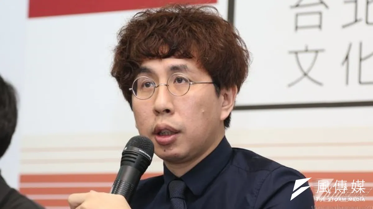 台北市長當選人柯文哲文化局長遴選委員會副召集人李明璁反駁遴選黑箱說。(吳逸驊攝)