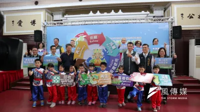台中市環保局舉辦「綠色生活從心出發、友善環境守護地球」大甲媽祖遶境資源回收宣導活動。(圖/記者王秀禾攝)