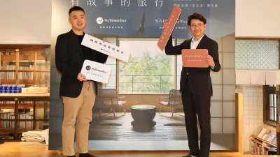 飛亞旅行社創辦人暨執行長吳懷紳與九州觀光機構海外事業部部長川村和彦,共同為九州深度旅遊出席「匠生活」發布會。(圖/飛亞旅行社匠生活/提供)