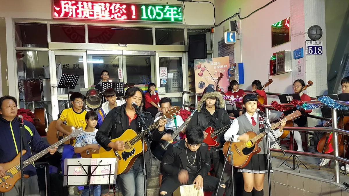 東勢耶誕音樂晚會登場 「小幸運」炒熱現場氣氛