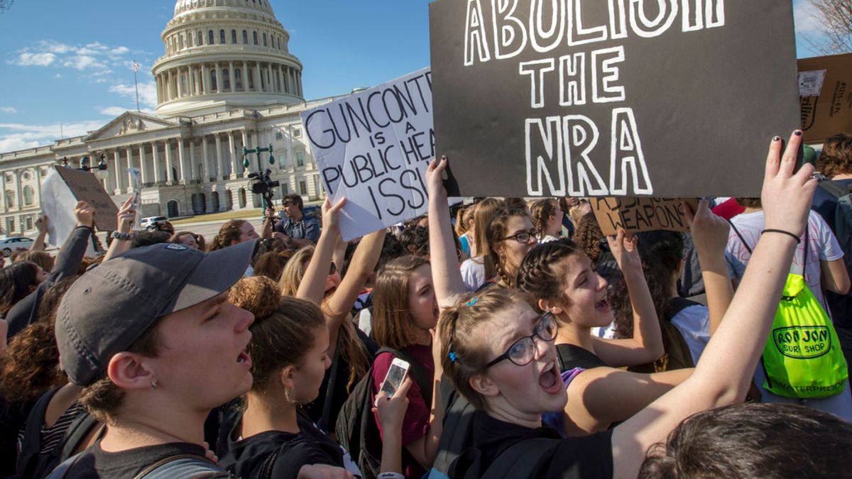 美國反槍團體在白宮前抗議。(美聯社) 美國反槍團體在白宮前抗議。(美聯社)