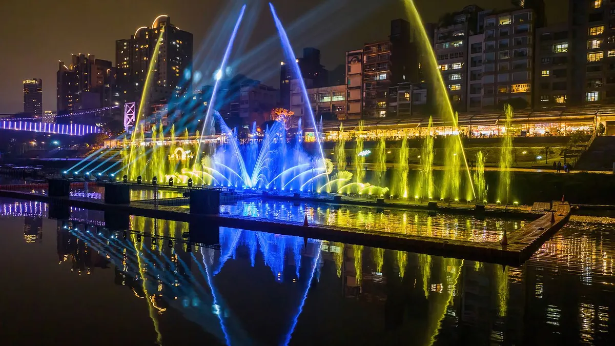 新北13大亮點活動由碧潭水舞揭開序幕。(圖/新北市觀旅局提供)