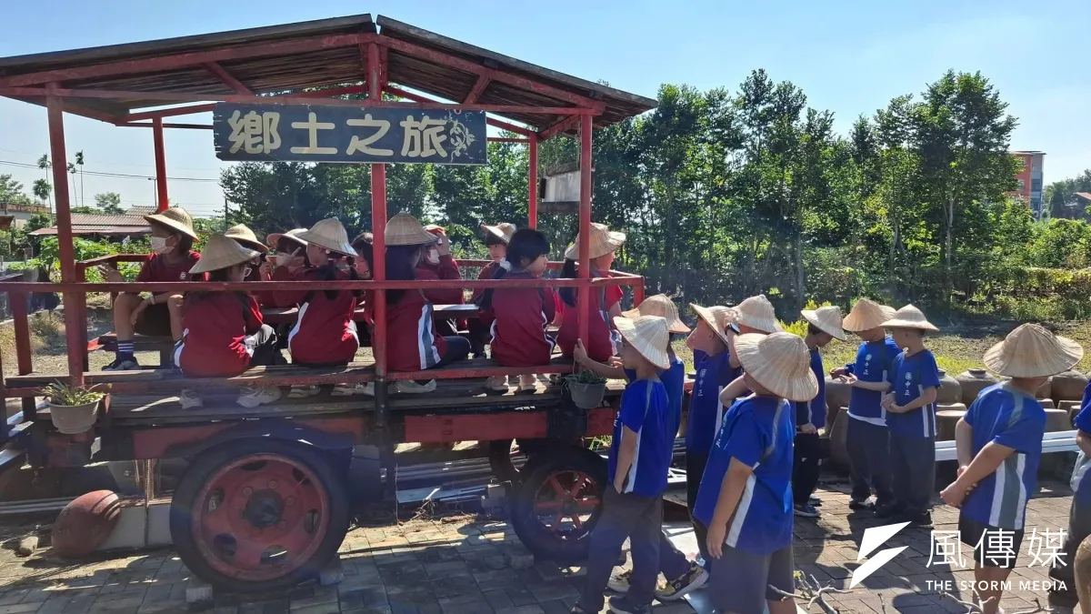 美濃客家庄教學農場升級轉型,從過往以戶外教學為主的體驗農場,拓展至結合民宿、露營住宿的兩天一夜深度旅遊,邀請民眾走進美濃,感受客家庄文化底蘊與農村魅力。(圖/徐炳文翻攝)