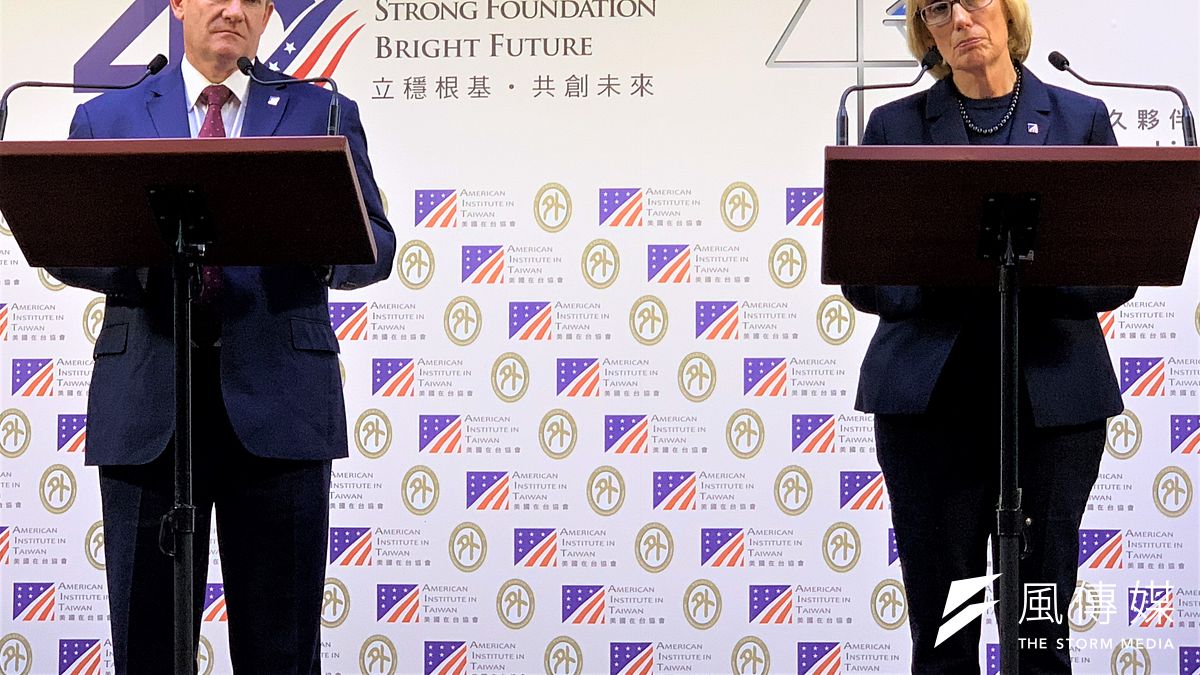 美國聯邦參議員昆斯與何珊旋風式訪問台灣(簡恒宇攝) 美國聯邦參議員昆斯與何珊旋風式訪問台灣(簡恒宇攝)