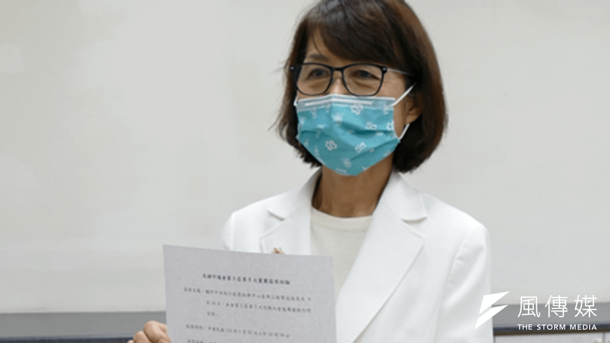 高雄市議長曾麗燕表示,議會除配合市府團隊推動防疫工作,更呼籲市民風雨同舟,團結抗疫,早日遏止疫情,大會議程雖因疫情順延,但議會監督絕不停止。(圖/徐炳文攝) 高雄市議長曾麗燕表示,議會除配合市府團隊推動防疫工作,更呼籲市民風雨同舟,團結抗疫,早日遏止疫情,大會議程雖因疫情順延,但議會監督絕不停止。(圖/徐炳文攝)