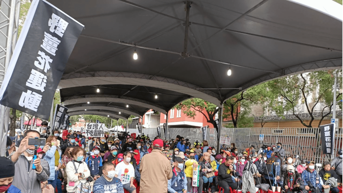 23、24日響應前立委沈智慧守護食安,堅決反對「萊豬進口」,到場聲援民眾,表示將發起罷免萊委直球對決。(弘安提供) 23、24日響應前立委沈智慧守護食安,堅決反對「萊豬進口」,到場聲援民眾,表示將發起罷免萊委直球對決。(弘安提供)