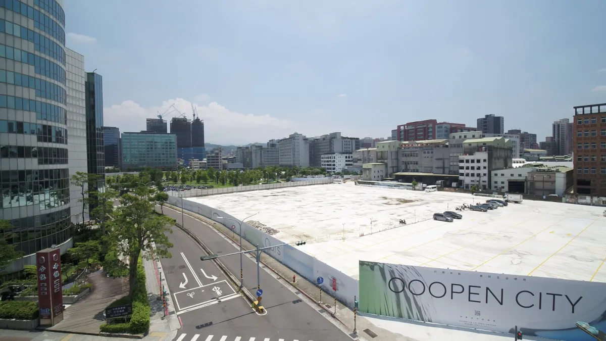 捷運環狀線橋和站旁近2萬坪基地正進行整備,OOOPEN CITY未來將整合住宅、商辦、商業、公園綠地與公共空間,展開大型複合開發