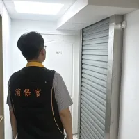 台北・西門町の人気ポケモンカード店「小羊卡牌社」が突然閉鎖し、経営者と連絡が取れなくなっている。被害総額は3億台湾元に上る可能性があり、オンライン上の被害者グループには4500人以上が参加。警察と検察が詐欺などの疑いで捜査を進めている。(写真/台北市法務局提供) 台北・西門町の人気ポケモンカード店「小羊卡牌社」が突然閉鎖し、経営者と連絡が取れなくなっている。被害総額は3億台湾元に上る可能性があり、オンライン上の被害者グループには4500人以上が参加。警察と検察が詐欺などの疑いで捜査を進めている。(写真/台北市法務局提供)