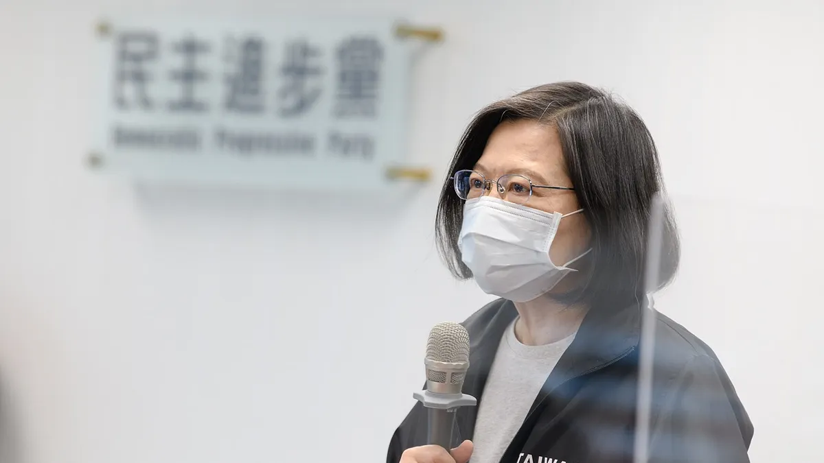 民進黨主席、總統蔡英文要求全黨動員對年底四項公投蓋下「四個不同意」。(民進黨中央提供)