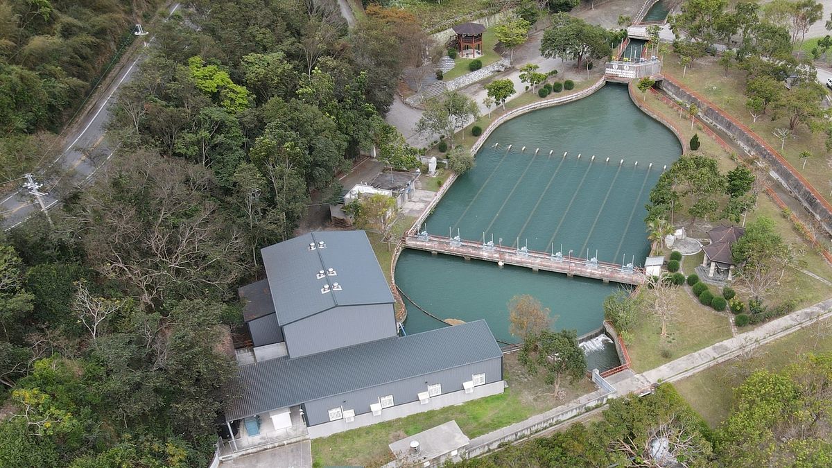 關山圳小水力,利用人工圳路開發小水力減輕對自然河川的干擾,但仍須注意取水量,保障原河川生態基流量。(地球公民基金會提供) 關山圳小水力,利用人工圳路開發小水力減輕對自然河川的干擾,但仍須注意取水量,保障原河川生態基流量。(地球公民基金會提供)
