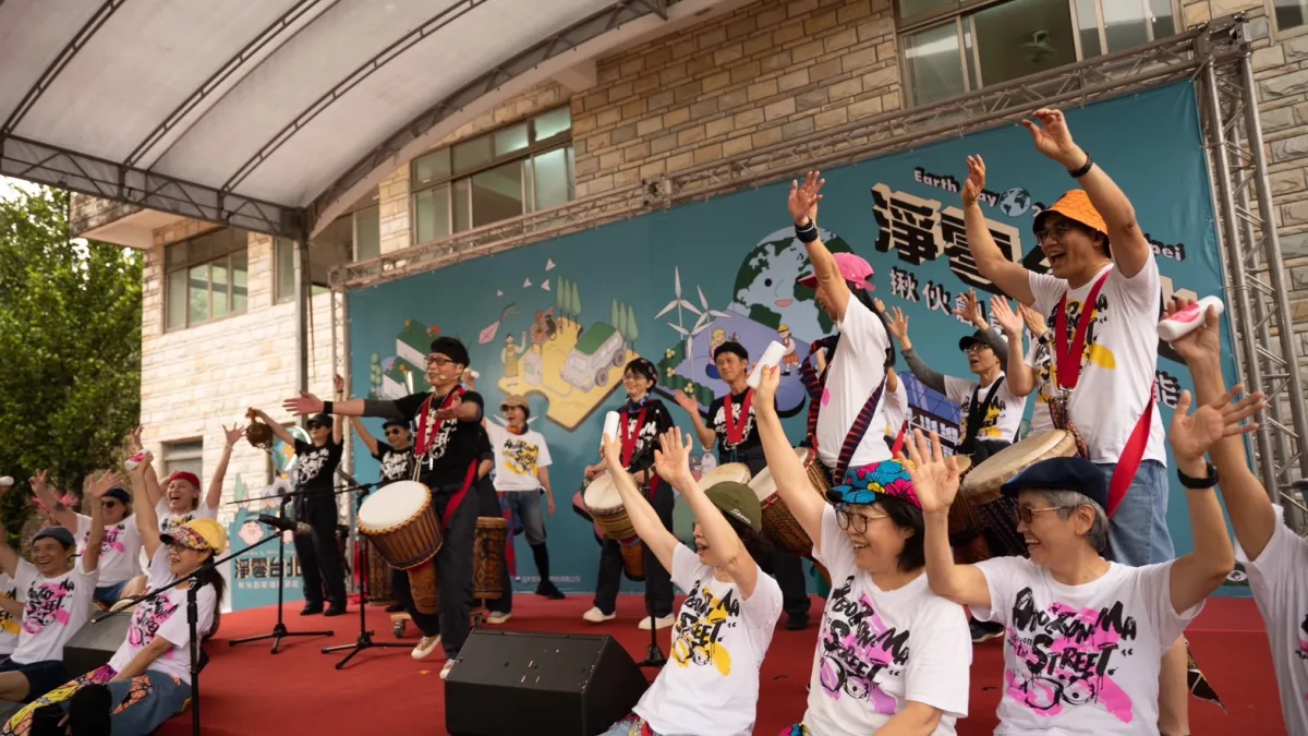 北市環保局舉行「淨零台北-揪伙創能儲能節能」園遊會,現場民眾熱情參與。(圖/臺北市政府環保局提供)