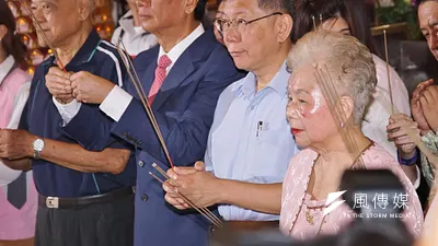 20190911-鴻海集團創辦人郭台銘、台北市長柯文哲參拜新竹城隍廟。(盧逸峰攝)