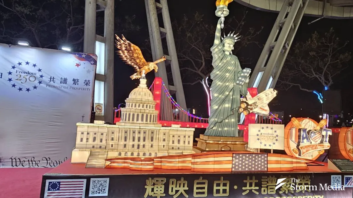 The Taipei Lantern Festival at Expo Park opened tonight, with the American Institute in Taiwan (AIT) participating for the first time. (Photo by Wang Qiu-yan)