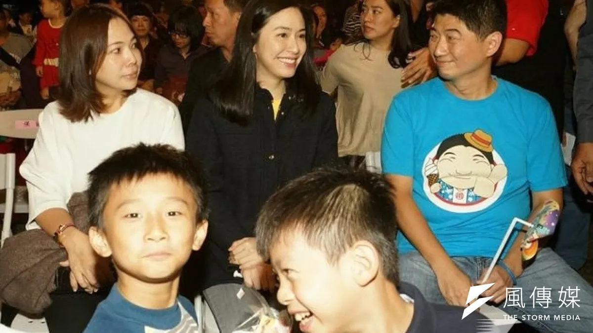 蔡依珊接受中天訪問,對夫婿連勝文參選以來承受的壓力感到不捨。(圖為蔡依珊出席紙風車演出/蘇仲泓攝)