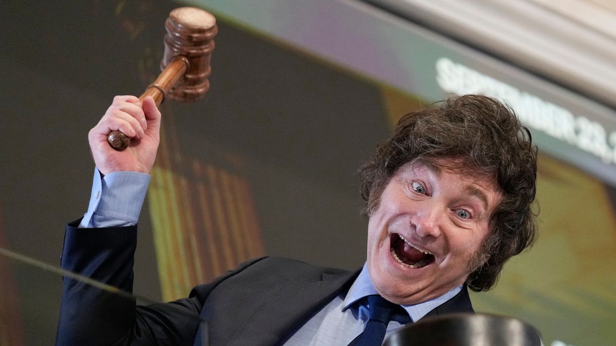 2024年9月23日,阿根廷總統米雷伊在紐約證券交易所敲響開盤鐘。(美聯社) 2024年9月23日,阿根廷總統米雷伊在紐約證券交易所敲響開盤鐘。(美聯社)