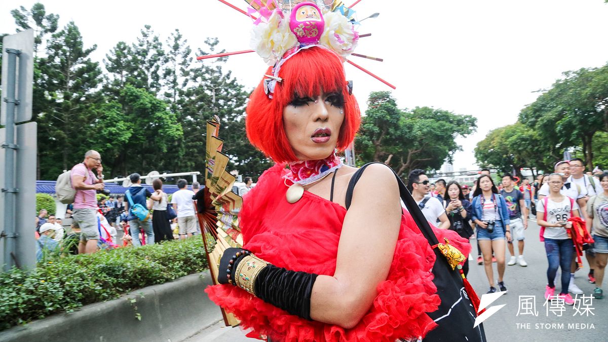 第13屆同志同志遊行,巧妝群像(陳明仁攝) 第13屆同志同志遊行,巧妝群像(陳明仁攝)