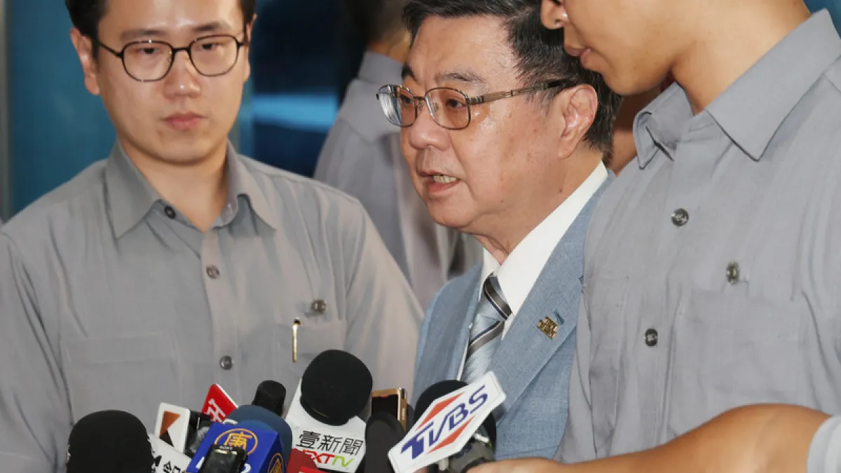 監察院與國家通訊傳播委員會1日起皆陷入無委員空窗期。行政院長卓榮泰(中)出席公開活動前受訪,向立法院喊話,指府院已依規提出人選,盼立院審慎行使同意權,避免以政治立場否決人選,讓監察院、NCC能如期正常運作。(中央社)