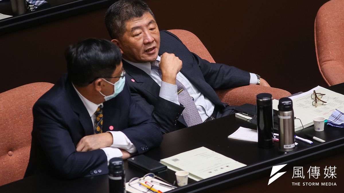 疫情肆虐,新冠疫苗何時開打成為國人關注焦點,但至今中央仍未有定案。(顏麟宇攝) 疫情肆虐,新冠疫苗何時開打成為國人關注焦點,但至今中央仍未有定案。(顏麟宇攝)