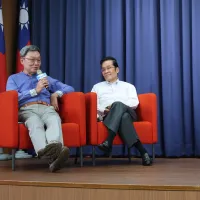 鄭麗文国民党主席の訪中・訪米ドキュメンタリー『造局者』プレミア上映会に出席した元国家安全会議秘書長の蘇起氏(左1)と張栄恭・国民党副主席(左2)。(国民党提供) 鄭麗文国民党主席の訪中・訪米ドキュメンタリー『造局者』プレミア上映会に出席した元国家安全会議秘書長の蘇起氏(左1)と張栄恭・国民党副主席(左2)。(国民党提供)