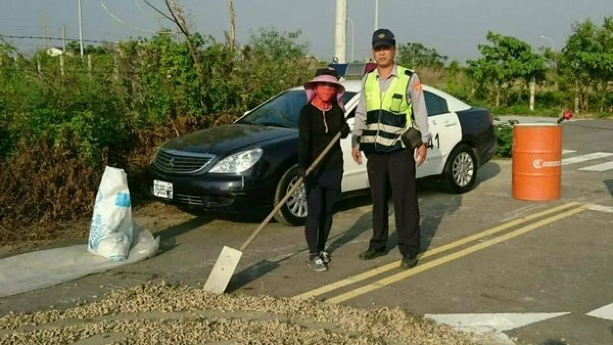 花生減產價漲 北港警巡護曬場防宵小偷竊