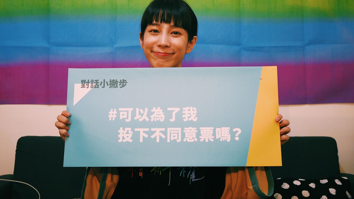 婚姻平權大平台最新計畫「名人來Call Out」第三集邀請到金鐘視后温貞菱擔任節目嘉賓,她曾在金鐘獎舞台上說希望25歲生日前,能看到台灣第一對同志伴侶結婚,不遺餘力替同志族群爭取權益,讓網友一面倒誇讚是「勇氣與智慧兼具的女神!」(婚姻平權大平台提供) 婚姻平權大平台最新計畫「名人來Call Out」第三集邀請到金鐘視后温貞菱擔任節目嘉賓,她曾在金鐘獎舞台上說希望25歲生日前,能看到台灣第一對同志伴侶結婚,不遺餘力替同志族群爭取權益,讓網友一面倒誇讚是「勇氣與智慧兼具的女神!」(婚姻平權大平台提供)