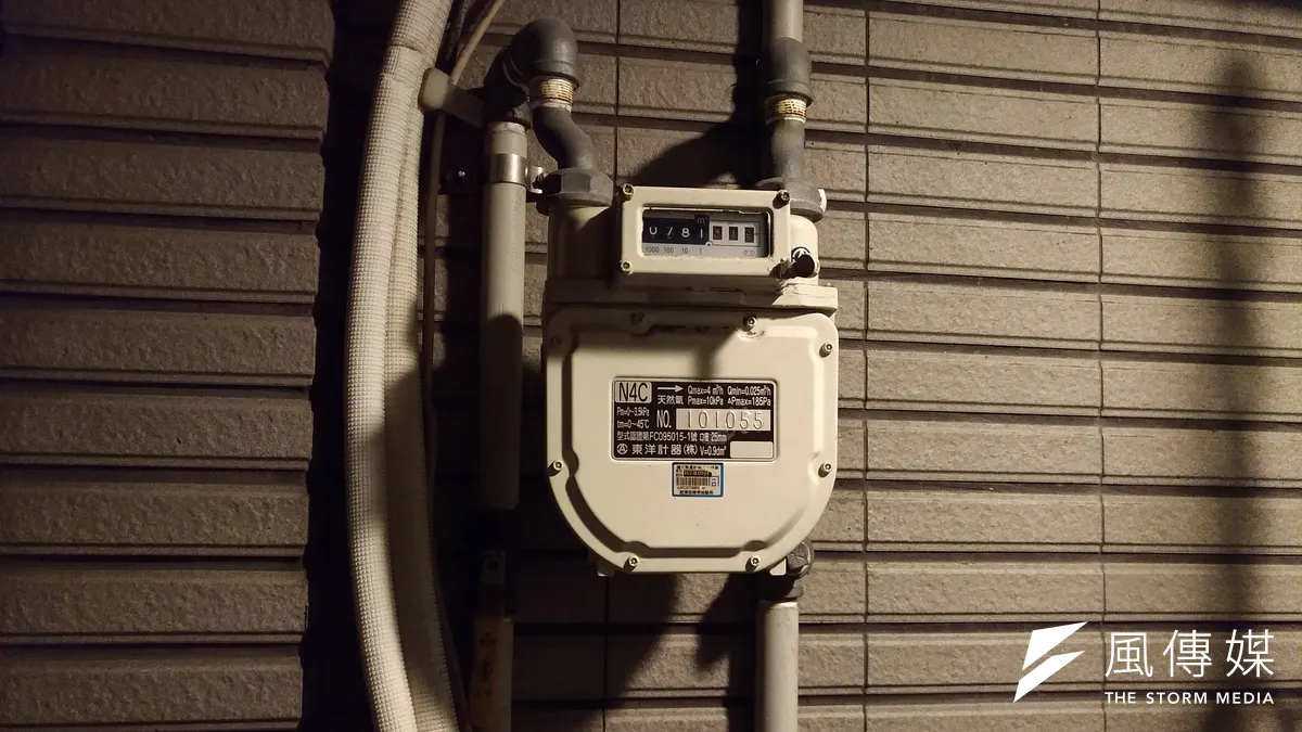 全台300多萬的天然氣用戶,每2個月都必須自行抄表,如果改用微電腦瓦斯表,瓦斯公司就能遠端讀取用戶的使用資料了。(風傳媒資料照) 全台300多萬的天然氣用戶,每2個月都必須自行抄表,如果改用微電腦瓦斯表,瓦斯公司就能遠端讀取用戶的使用資料了。(風傳媒資料照)
