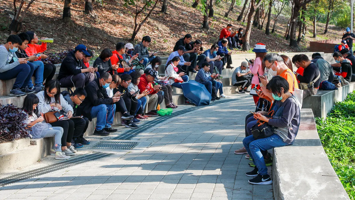 臺中市政府跟國際知名手遊「Pokémon GO」合作,為台灣燈會創造參觀人潮及另類商機。(圖/台中市政府提供)