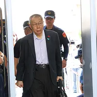 柯文哲氏と應曉薇氏の保釈をめぐる判断について、台湾高等法院の合議体は12日、台北地方裁判所の保釈決定を取り消し、同地裁に差し戻して再審理を行うよう命じた。(写真/顏麟宇撮影) 柯文哲氏と應曉薇氏の保釈をめぐる判断について、台湾高等法院の合議体は12日、台北地方裁判所の保釈決定を取り消し、同地裁に差し戻して再審理を行うよう命じた。(写真/顏麟宇撮影)