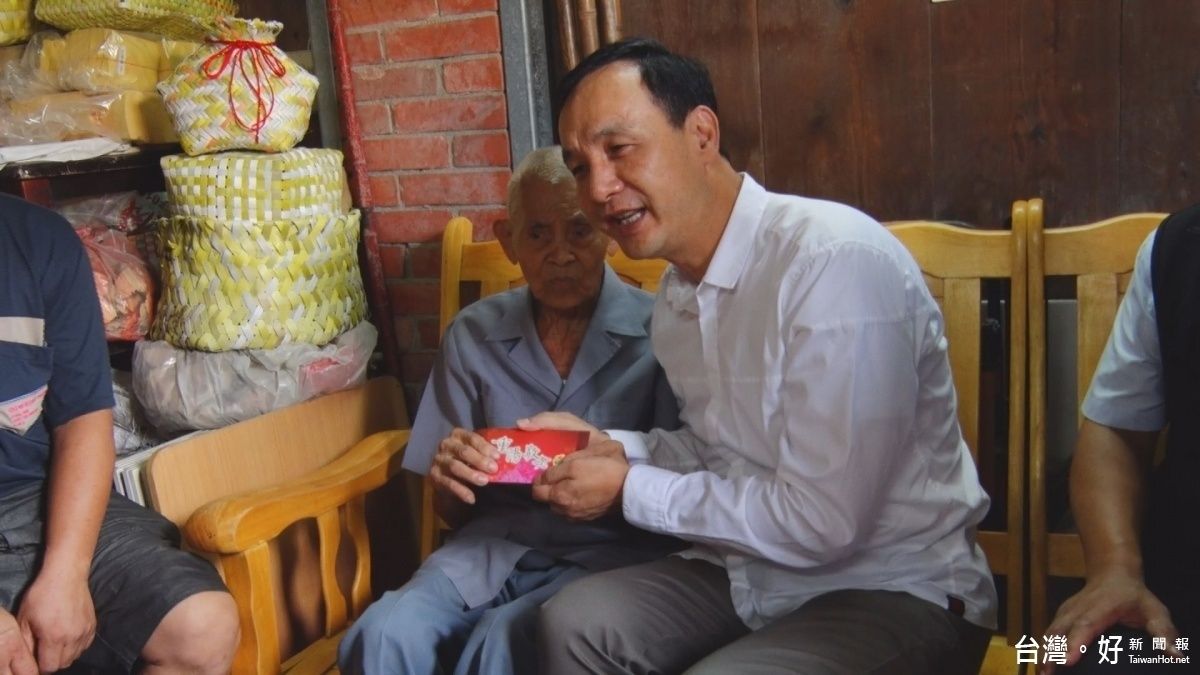 新店百歲人瑞身體硬朗 朱立倫到府慰問贈禮金 新店百歲人瑞身體硬朗 朱立倫到府慰問贈禮金