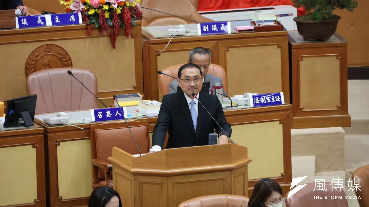 市長侯友宜以「樂活、平安、宜居、穩定、永續」五大主軸進行施政報告。(圖/李梅瑛攝)