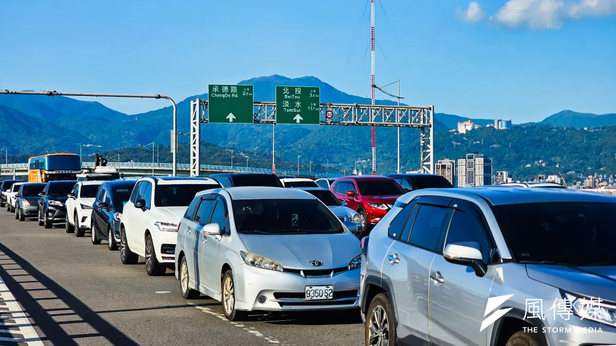 不少台灣民眾都有一輛陪伴多年的汽車,尤其近年新車價格持續攀升,許多人即使車齡增加,仍選擇繼續維修、延長使用壽命。(資料照/洪煜勛攝)