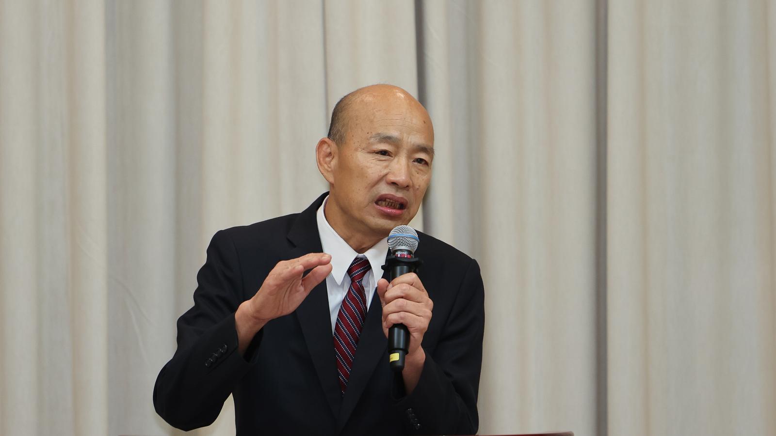 自嘲「全台我被黑最慘!」韓國瑜閉門會傳授「肚量心法」 籲藍戰將吃枇杷膏準備打仗