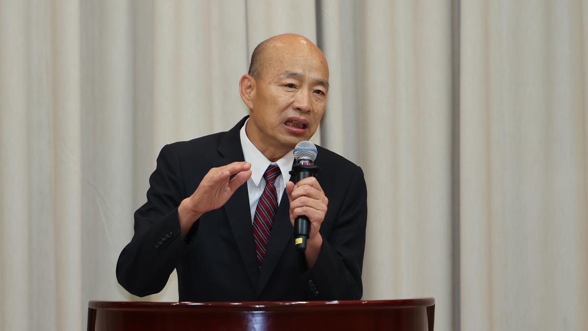 傳藍委推「送前5席不分區」給白換倒閣?他哄堂大笑:是誰要搞韓國瑜的院長位子