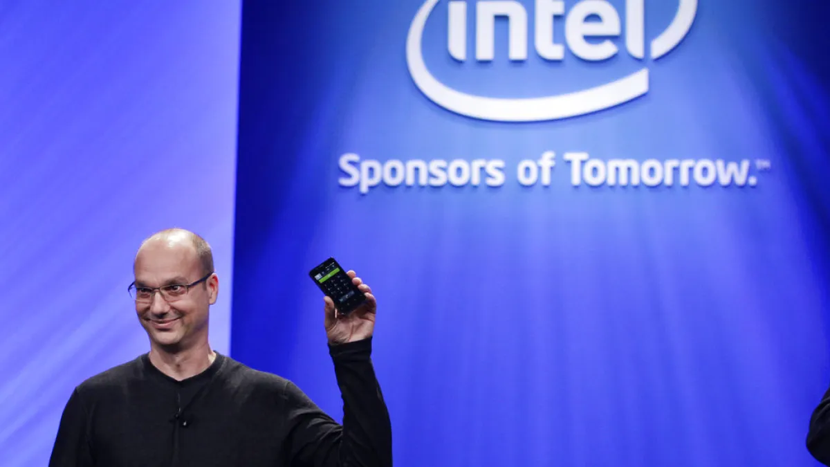 Android創辦人、有「Android 之父」稱號的魯賓(Andy Rubin)遭《紐約時報》爆料強逼女員工口交,離職時還獲得Google9000萬美元補償金。(AP)