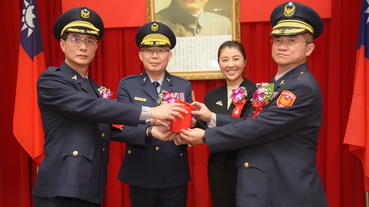 南投縣長許淑華主持6個分局的新、卸任分局長交接。(圖/南投縣政府)