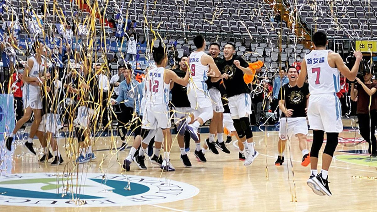 能仁家商在109學年度HBL男子組冠軍賽擊敗泰山高中,成功衛冕。(圖取自HBL高中籃球聯賽臉書粉絲頁) 能仁家商在109學年度HBL男子組冠軍賽擊敗泰山高中,成功衛冕。(圖取自HBL高中籃球聯賽臉書粉絲頁)