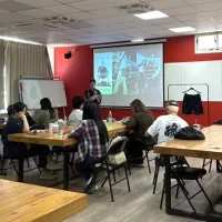 衣啟飛翔創客基地定期開辦實體技術培訓課程與趨勢講座,提供全面的職能服務。(圖/勞動力發展署桃竹苗分署提供) 衣啟飛翔創客基地定期開辦實體技術培訓課程與趨勢講座,提供全面的職能服務。(圖/勞動力發展署桃竹苗分署提供)