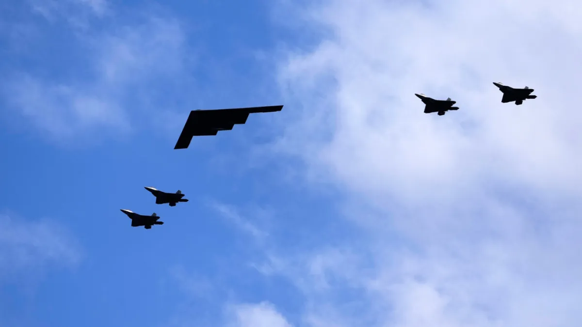 米ボーイングは、米海軍の次世代主力戦闘機「F/A-XX」の開発・製造を200億ドルで受注した。米空軍の次世代戦闘機に続く大型契約の獲得となる。(AP通信)