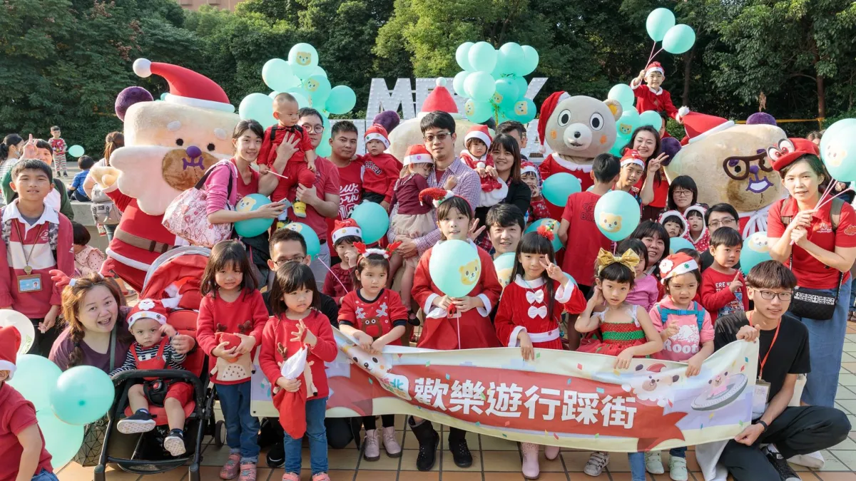 新北市政府觀光旅遊局「新北旅客」粉絲專頁,突破76萬人!根據最新Google趨勢報告,新北旅客粉絲數與互動率,為全國政府官方粉絲團第一名。 (圖/新北市觀光旅遊局提供)