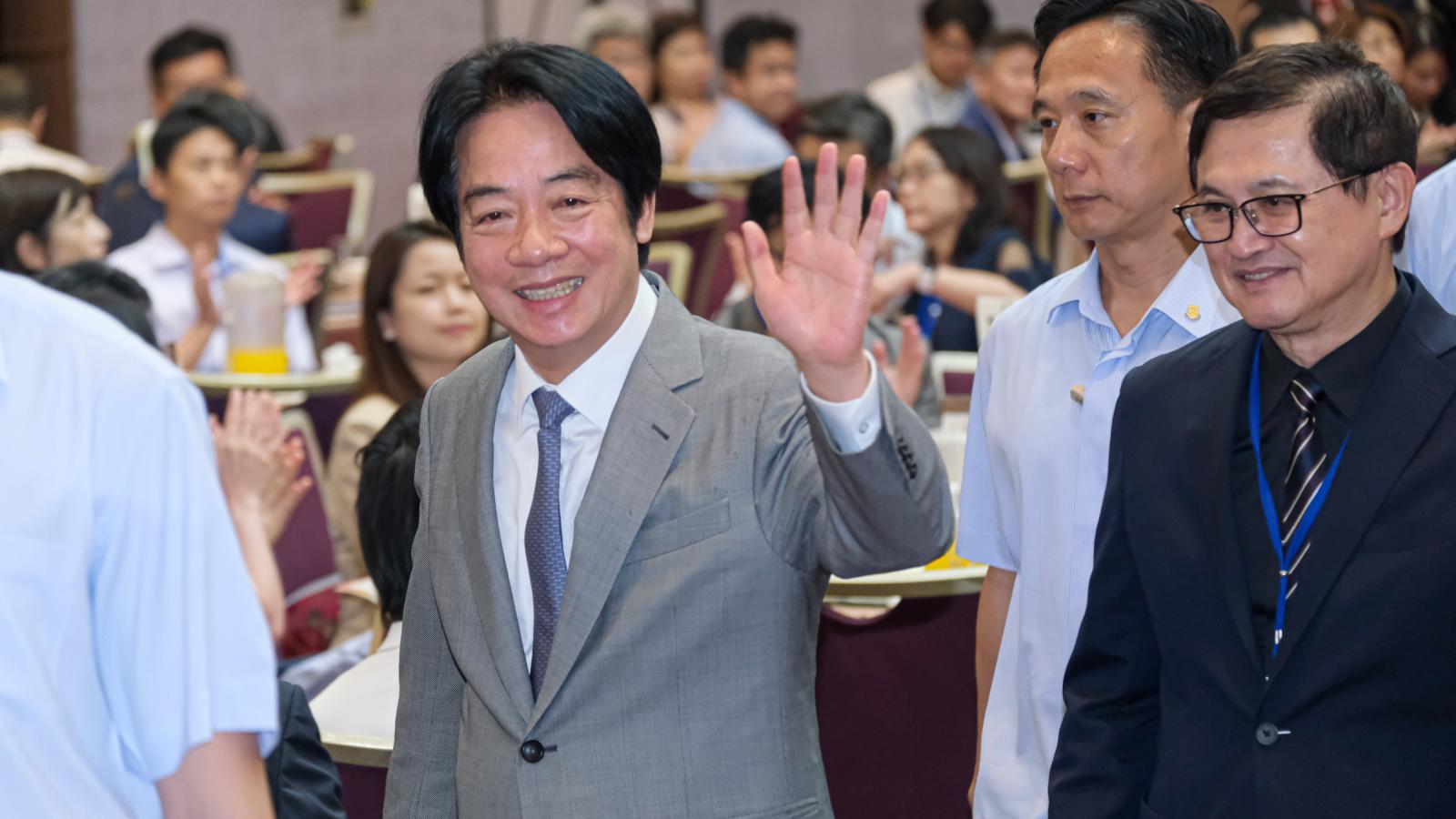 賴清德執政民調現「黃金交叉」?醫揪出一數據反駁:不可能過半