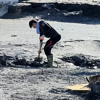 花蓮県光復郷が大きな被害を受け、台湾全土から多数のショベル・ヒーローが集まり、被災者と共に災害の物語を記している。(写真/鍾秉哲撮影) 花蓮県光復郷が大きな被害を受け、台湾全土から多数のショベル・ヒーローが集まり、被災者と共に災害の物語を記している。(写真/鍾秉哲撮影)