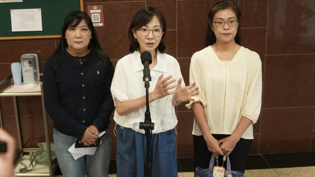 民進黨立委郭昱晴(中)等人舉行記者會表示,校事會議制度修正公布至今不到半年,應持續觀察成效,而非倉促退回。(中央社)