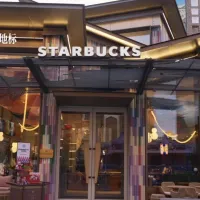 Starbucks opened two themed stores in Urumqi on September 29: a "Starbaza" flagship in the International Grand Bazaar and a "Silk Road Station" at Tianshan International Airport. (Photo/Starbucks China Weibo) Starbucks opened two themed stores in Urumqi on September 29: a "Starbaza" flagship in the International Grand Bazaar and a "Silk Road Station" at Tianshan International Airport. (Photo/Starbucks China Weibo)