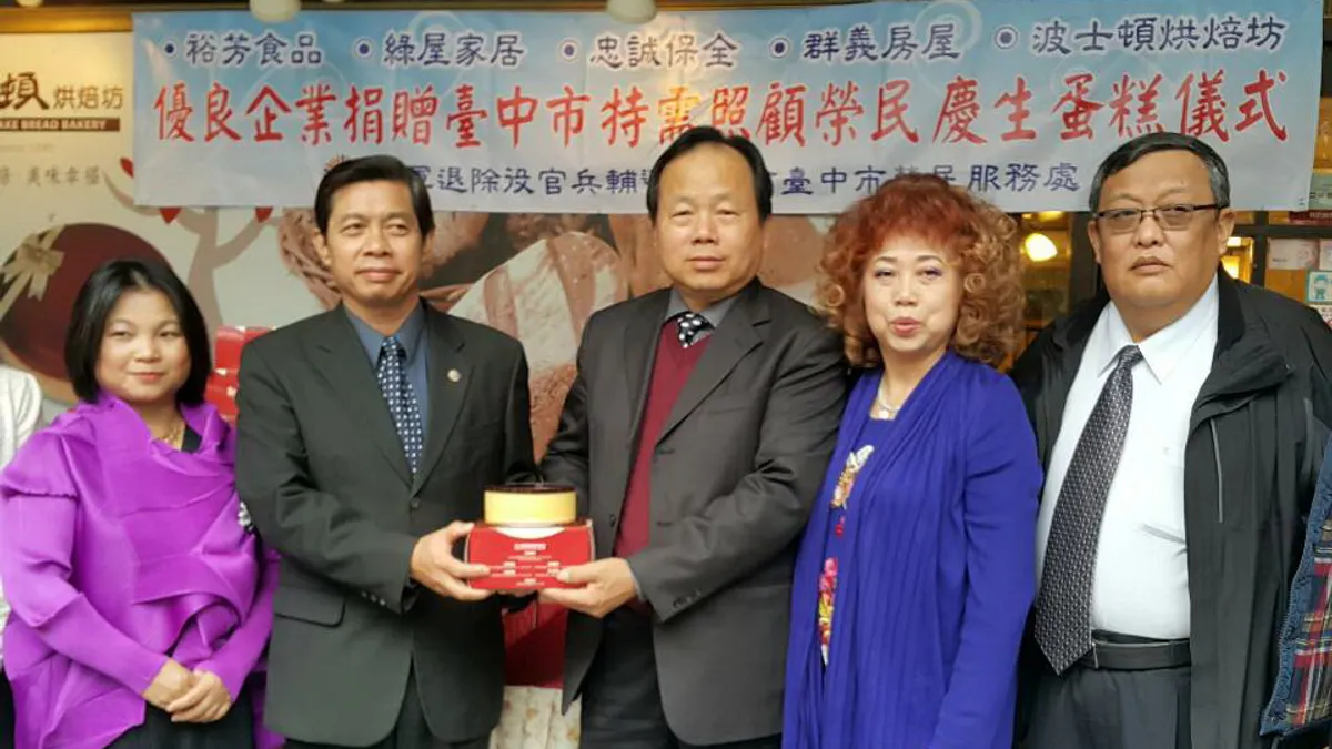 人間有暖 企業捐贈中市榮民慶生蛋糕