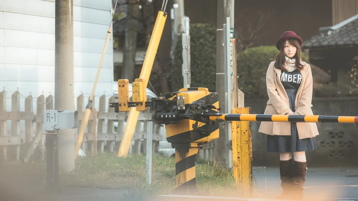 一個密切連結好些時日的人說切斷就切斷,真的好難,我做不到,才會如此厚顏速速回頭(圖/すしぱく@pakutaso) 一個密切連結好些時日的人說切斷就切斷,真的好難,我做不到,才會如此厚顏速速回頭(圖/すしぱく@pakutaso)