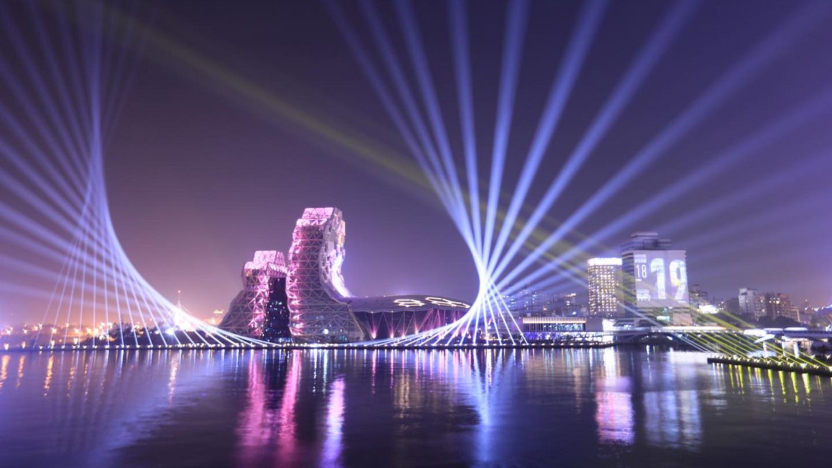 高雄2021跨百光年也讓剛啟用的海洋流行音樂中心更顯特色。(圖/擷取自高雄市副市長史哲FB) 高雄2021跨百光年也讓剛啟用的海洋流行音樂中心更顯特色。(圖/擷取自高雄市副市長史哲FB)