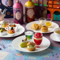 東京ステーションホテルは、英国の高級紅茶ブランド「NEWBY」とコラボレーションし、中東の食文化に着想を得た料理やスイーツと、厳選された紅茶のペアリングを楽しめる期間限定のアフタヌーンティーを11月から開催する。(JR東日本ホテルズ提供) 東京ステーションホテルは、英国の高級紅茶ブランド「NEWBY」とコラボレーションし、中東の食文化に着想を得た料理やスイーツと、厳選された紅茶のペアリングを楽しめる期間限定のアフタヌーンティーを11月から開催する。(JR東日本ホテルズ提供)