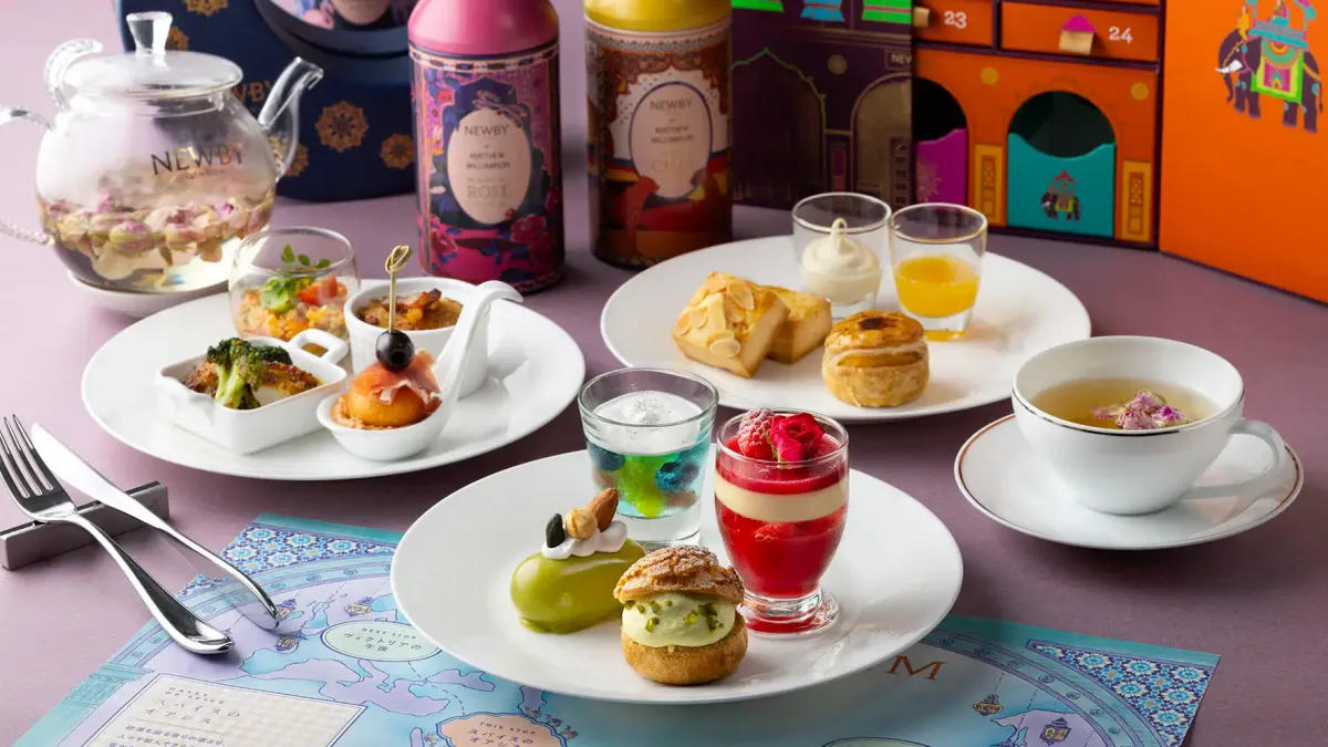 東京ステーションホテルは、英国の高級紅茶ブランド「NEWBY」とコラボレーションし、中東の食文化に着想を得た料理やスイーツと、厳選された紅茶のペアリングを楽しめる期間限定のアフタヌーンティーを11月から開催する。(JR東日本ホテルズ提供)